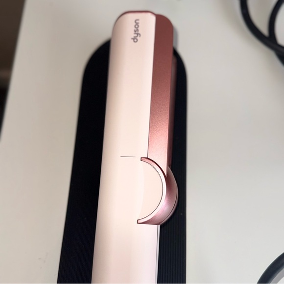 Dyson Airstrait Straightener - Picture 3 of 8